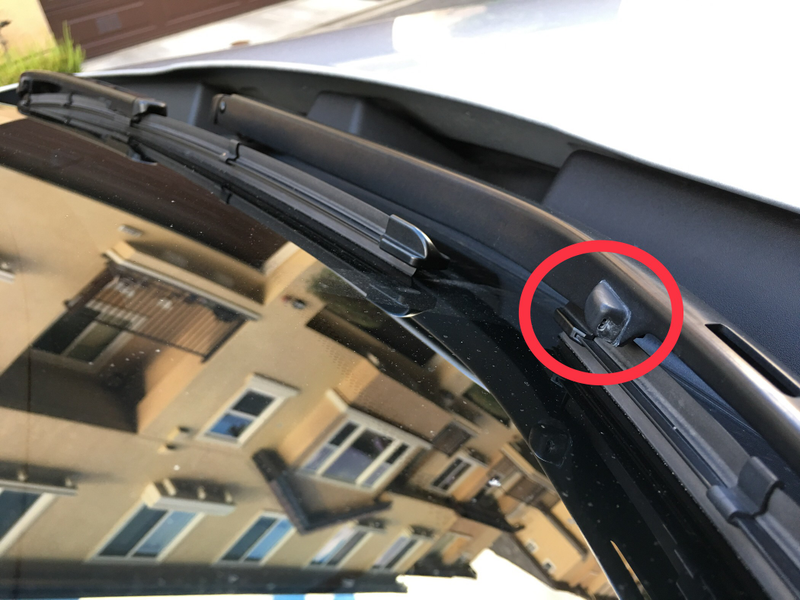 Also seen on his stablemate Neigh, Meow’s wiper spray nozzles are mounted on the actual wiper.